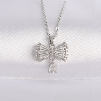 316L Çelik Zincir Gümüş Renk Zirkon Taşlı Kalp Detay Fiyonk Kolye