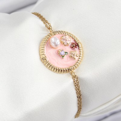 316L Çelik Zincir Pembe Mineli Sanatsal Portre İnci Detaylı Çiçek Model Gold Renk Kadın Bileklik