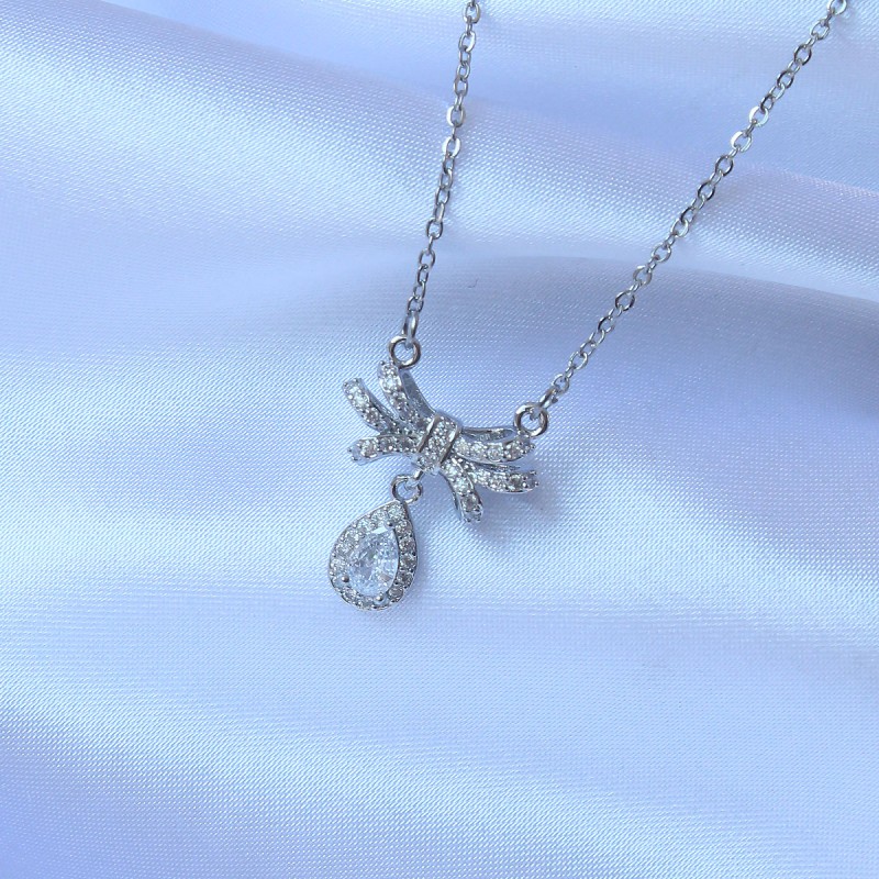 316L Çelik Zincirli Gümüş Renk Zirkon Taşlı Damla Detay Fiyonk Model Kolye