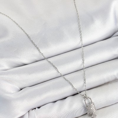 316L Çelik Zirkon Taşlı Kilit Ve Sallantılı Anahtar Model Gümüş Renk Kadın Kolye