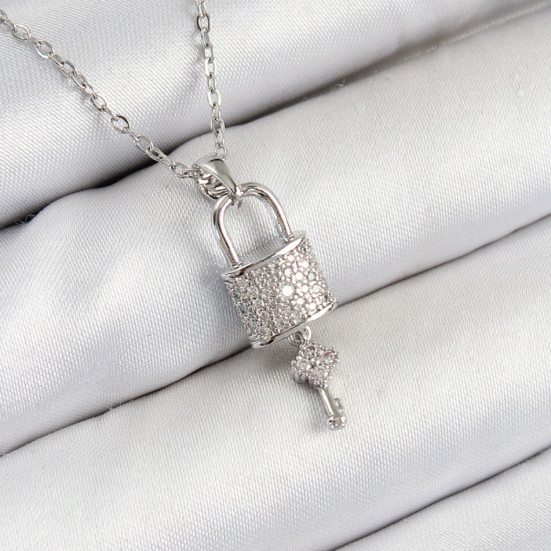 316L Çelik Zirkon Taşlı Kilit Ve Sallantılı Anahtar Model Gümüş Renk Kadın Kolye