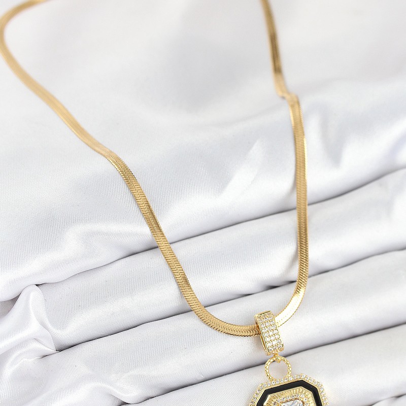 316L Çelik Zirkon Taşlı Siyah Detaylı Baget Model Gold Renk Kadın Kolye