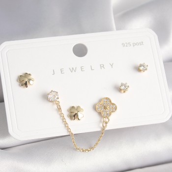 925 Ayar Gümüş Çivi Pirinç Gold Renk Zirkon Taşlı Yonca Model Sallantı Zincir Detay Kadın Küpe Seti