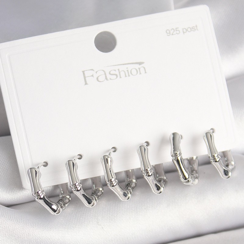 925 Ayar Gümüş Çivi Pirinç Gümüş Renk Bambu Halka Model Kadın Küpe Seti