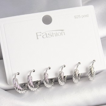 925 Ayar Gümüş Çivi Pirinç Renk İşlemeli Halka Model Kadın Küpe Seti