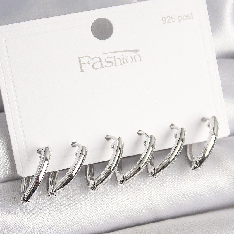 925 Ayar Gümüş Çivi Pirinç Renk Üçgen Model Kadın Küpe Seti