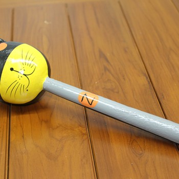 Ahşap Kedili Batman Marakas Tekli 