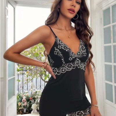 Arias Closet Beyaz Dantel İşlemeli Siyah İnce Askılı Saten Şortlu Takım