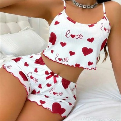 Arias Closet Beyaz Üstüne Kırmızı Kalp Desenli Askılı Şortlu Pijama Takımı