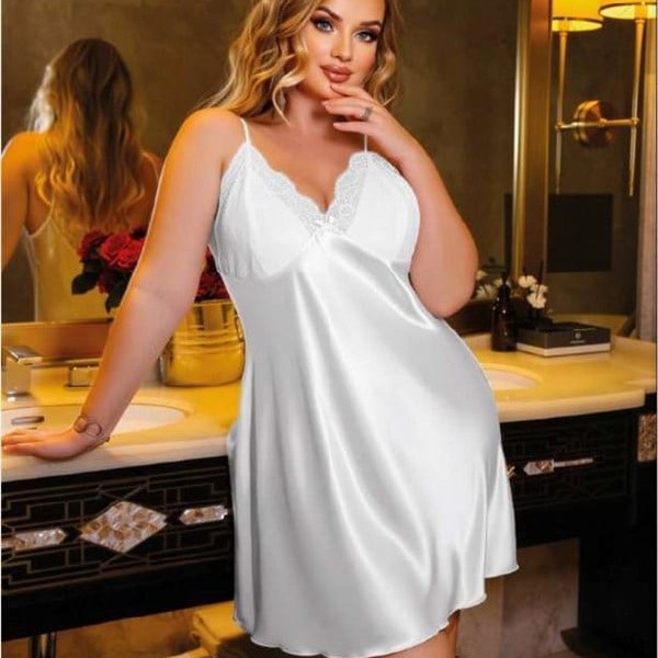 Arias Closet Büyük Beden Dantel İşlemeli Beyaz Parlak Saten Gecelik