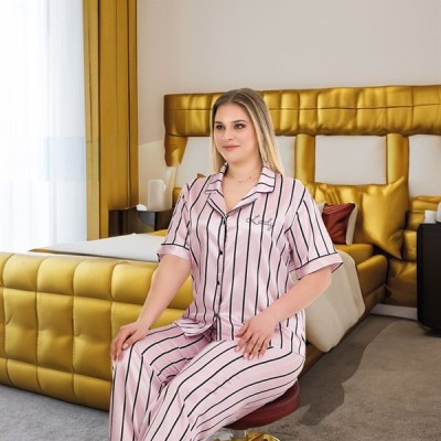 Arias Closet Büyük Beden Şık Tasarım Pembe Siyah Çizgili Düğmeli Kısa Kol Lüx Saten Pijama Takımı