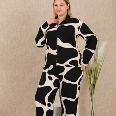 Arias Closet Büyük Beden Siyah Beyaz Desenli Düğmeli Uzun Kol Viskon Pijama Takımı