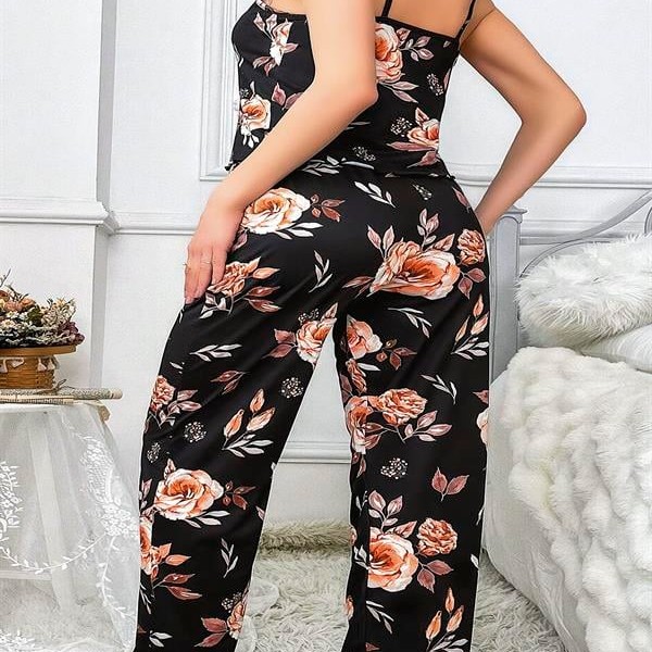 Arias Closet Büyük Beden Siyah Üstüne Çiçek Desenli İnce Askılı 2'Li Pijama Takımı