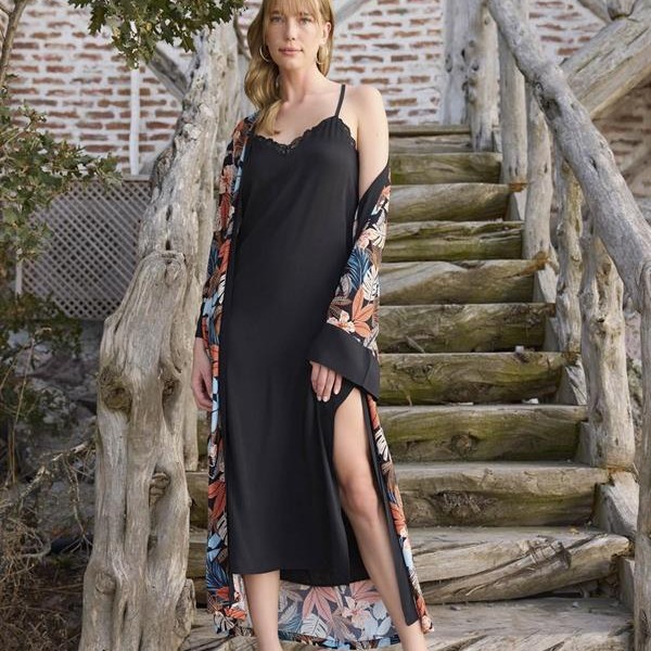 Arias Closet Çiçek Ve Yaprak Desenli Dantelli Ve Dekolteli Sabahlık Takımı