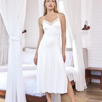 Arias Closet Dantelli Ve Dekolteli Yırtmaçlı Gecelik