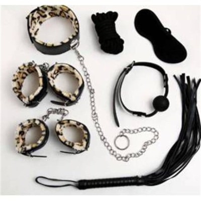 Arias Closet Grinin 50 Tonu Fantazi Kelepçe Kırbaç Seti