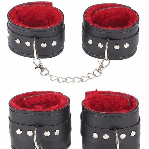 Arias Closet İçi Kırmızı Tüylü Kol Bacak Kelepce Set