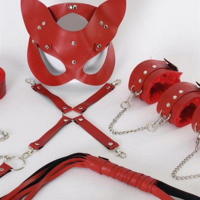 Arias Closet Kırmızı İçi Tüylü Maske,Kol,Bacak,Ağız Topu,Kırbaç,Tasma Harness Set