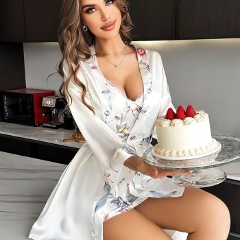 Arias Closet Özel Tasarım Çiçek Desenli Göğüs Dekolteli Sabahlıklı 2'Li Beyaz Saten Gecelik Takımı