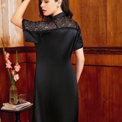 Arias Closet Özel Tasarım Dantel İşlemeli Şık Göğüs Dekolteli Yırtmaçlı Sabahlıklı 2'Li Siyah Saten Gecelik Takımı