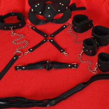 Arias Closet Siyah İçi Tüylü Maske,Kol,Bacak,Ağız Topu,Kırbaç,Tasma Set