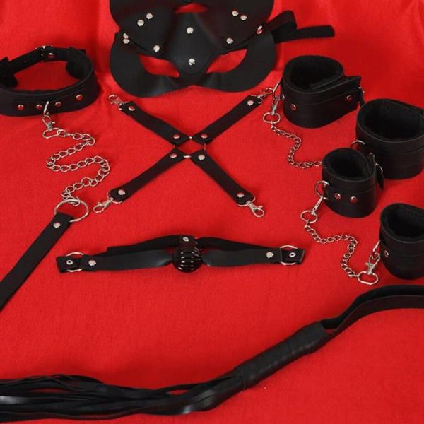 Arias Closet Siyah İçi Tüylü Maske,Kol,Bacak,Ağız Topu,Kırbaç,Tasma Set