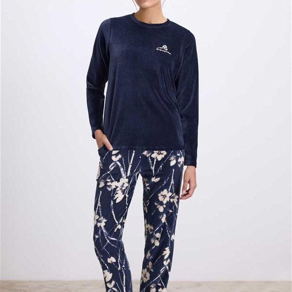 Arias Closet Uzun Kollu Kadife T-Shirt Ve Çiçek Desenli Pantolon Pijama Takımı