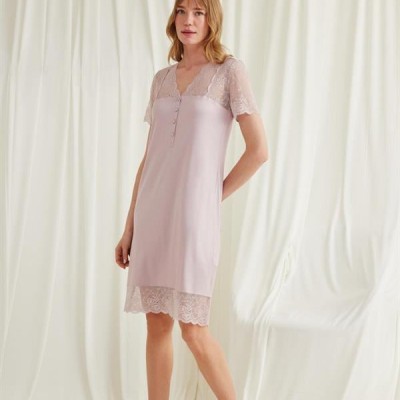 Arias Closet Yakası Kolu Omzu Ve Etek Ağzı Dantelli Önü Düğmeli Gecelik