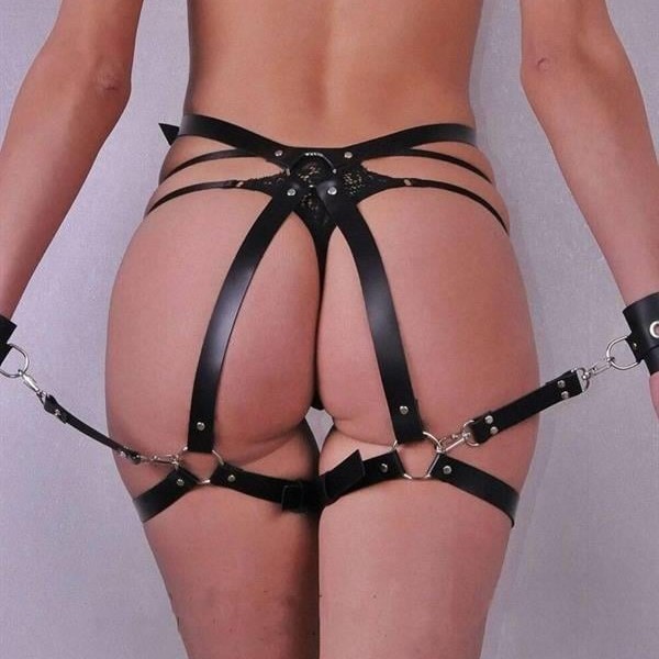 Arias Closet Yanylardan Ve Arkadan Tutturulabilen Harness Jartiyer Set