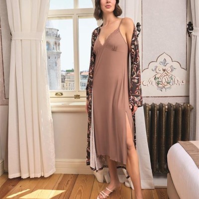 Arias Closet Yaprak Desenli Yırtmaçlı Dantelli Ve Dekolteli Büyük Beden Sabahlık Takımı