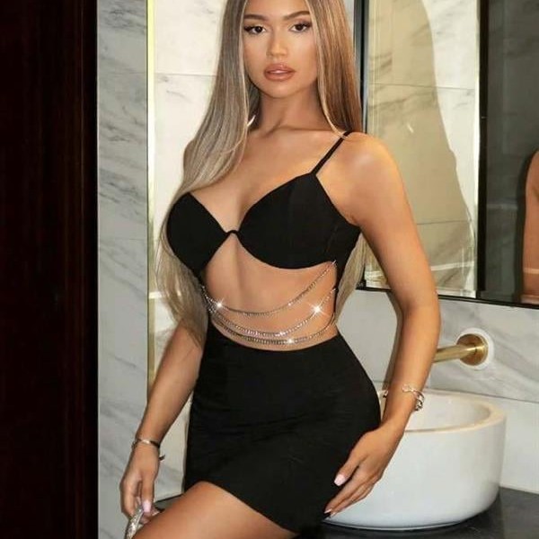 Arias Closet Zincir Detaylı Göğüs Dekolteli Siyah Mini Club Elbisesi
