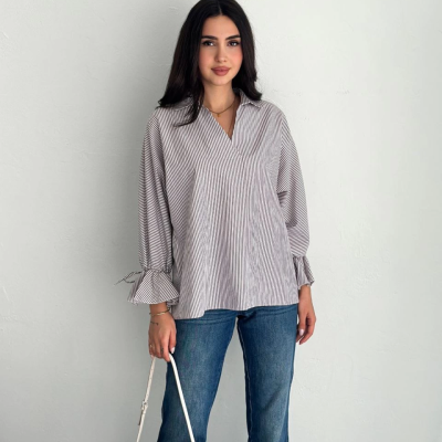 Arkası Asimetrik Yırtmaç Kesim Detaylı Cizgili Bluz Gömlek - Gri -
