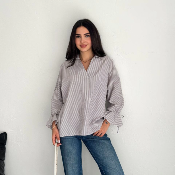 Arkası Asimetrik Yırtmaç Kesim Detaylı Cizgili Bluz Gömlek - Gri -