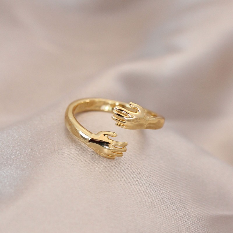 Ayarlamalı Altın Renk Metal Sarılan Eller Model Yüzük