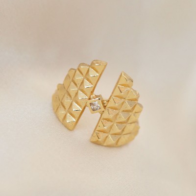 Ayarlamalı Gold Renk Metal Zirkon Taşlı Piramit Yüzük