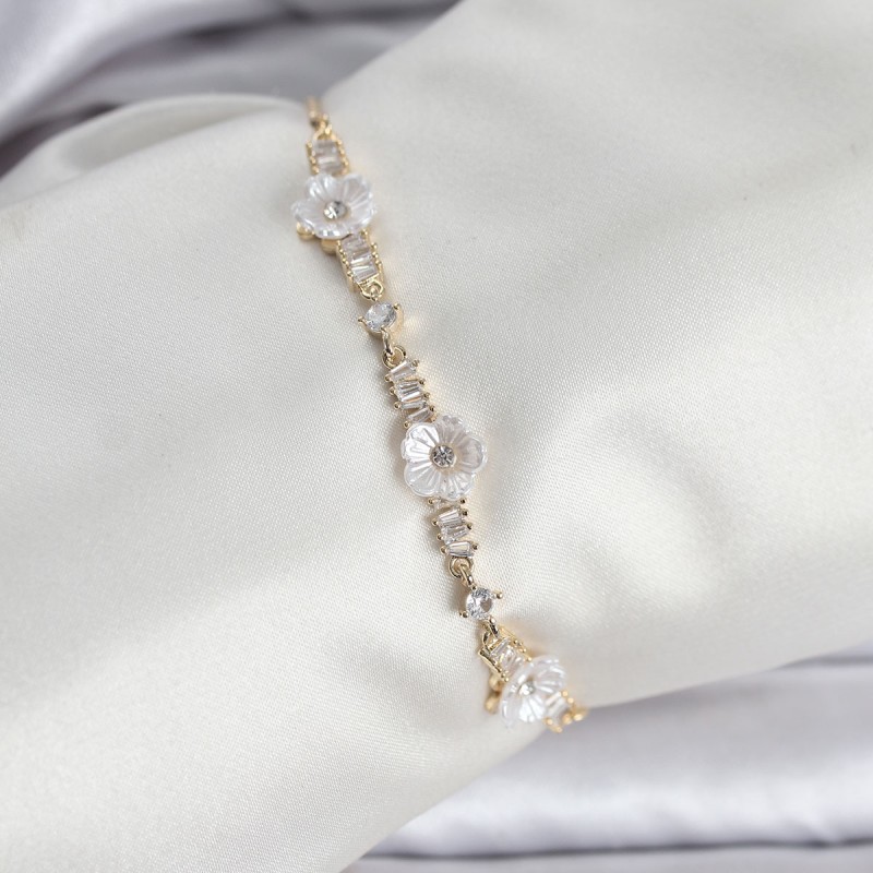 Baget Zirkon Taşlı Çiçek Model Gold Renk Asansörlü Kadın Bileklik