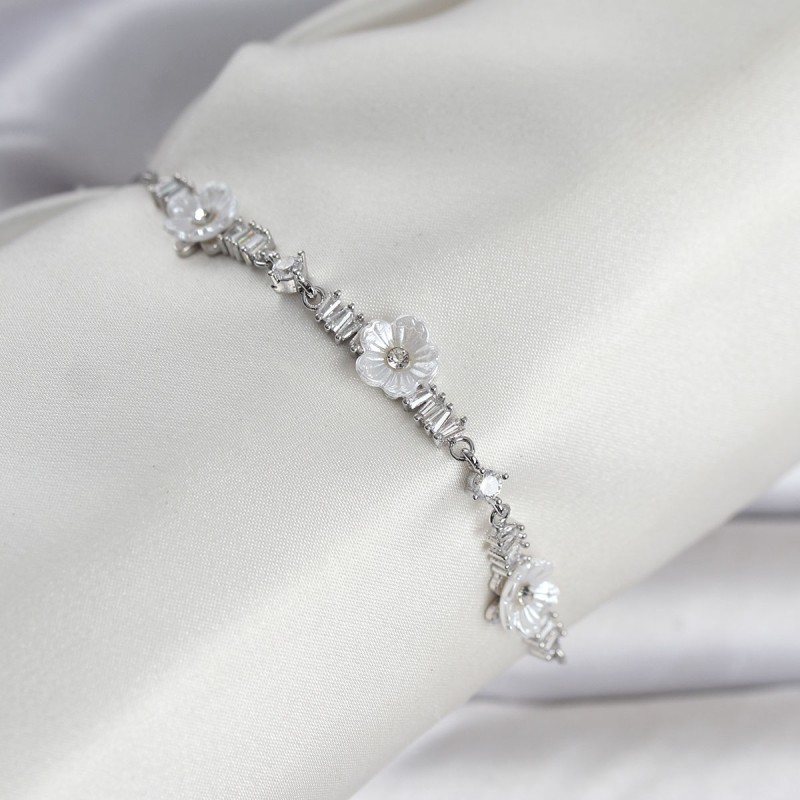 Baget Zirkon Taşlı Çiçek Model Gümüş Renk Asansörlü Kadın Bileklik