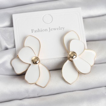 Beyaz Mineli Lotus Model Pirinç Kadın Küpe