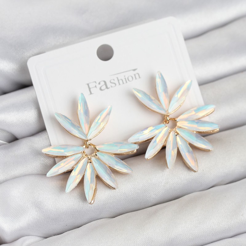Beyaz Renk Kristal Taşlı Lotus Model Kadın Küpe