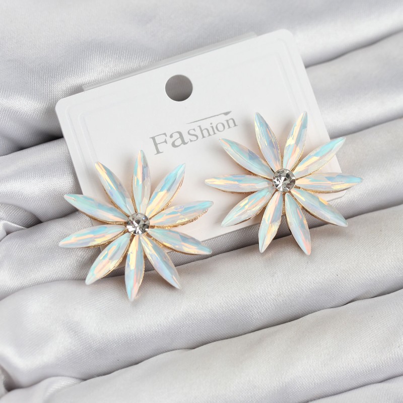 Beyaz Renk Kristal Taşlı Lotus Model Kadın Küpe