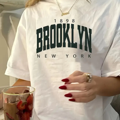 Brooklyn Harf Baskılı Düşük Omuzlu T-shirt, Rahat Kısa Kollu Bol T-shirt,   Giyim - Beyaz -