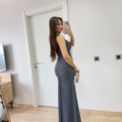 Bürümcük Kumaşlı İçi Astarlı Üzgülü Kolsuz Büzgülü Uzun Elbise - Füme -