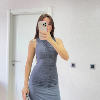 Bürümcük Kumaşlı İçi Astarlı Üzgülü Kolsuz Büzgülü Uzun Elbise - Füme -