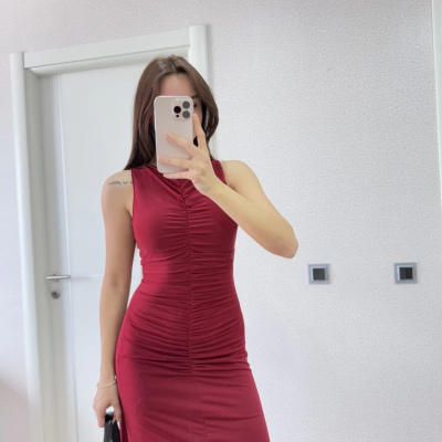 Bürümcük Kumaşlı İçi Astarlı Üzgülü Kolsuz Büzgülü Uzun Elbise - Kırmızı -