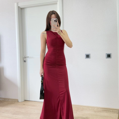 Bürümcük Kumaşlı İçi Astarlı Üzgülü Kolsuz Büzgülü Uzun Elbise - Kırmızı -