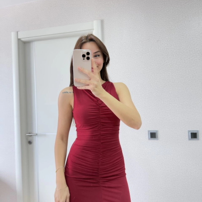 Bürümcük Kumaşlı İçi Astarlı Üzgülü Kolsuz Büzgülü Uzun Elbise - Kırmızı -