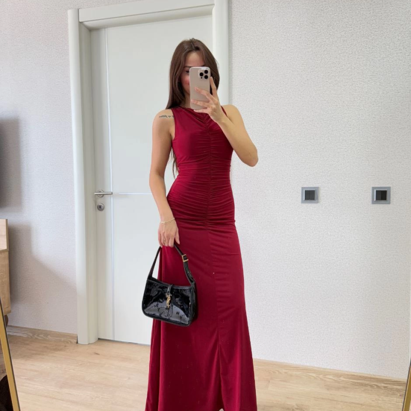 Bürümcük Kumaşlı İçi Astarlı Üzgülü Kolsuz Büzgülü Uzun Elbise - Kırmızı -