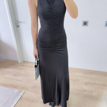 Bürümcük Kumaşlı İçi Astarlı Üzgülü Kolsuz Büzgülü Uzun Elbise - Siyah -