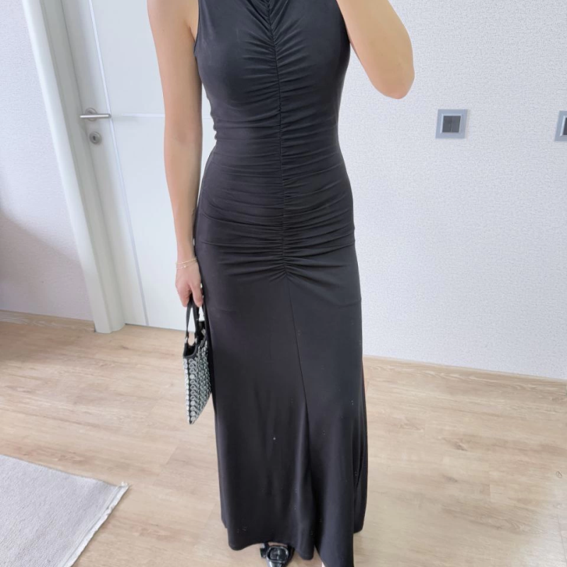 Bürümcük Kumaşlı İçi Astarlı Üzgülü Kolsuz Büzgülü Uzun Elbise - Siyah -