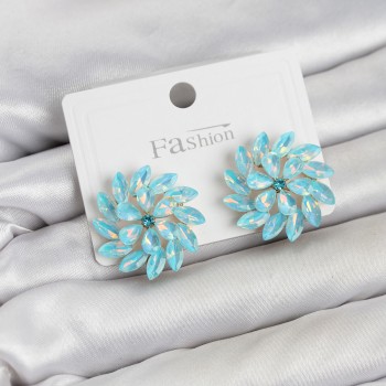 Buz Mavisi Renk Kristal Taşlı Çiçek Model Kadın Küpe